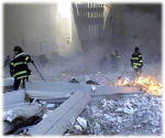 Bombeiros tentando apagar resto de incndio do WTC!